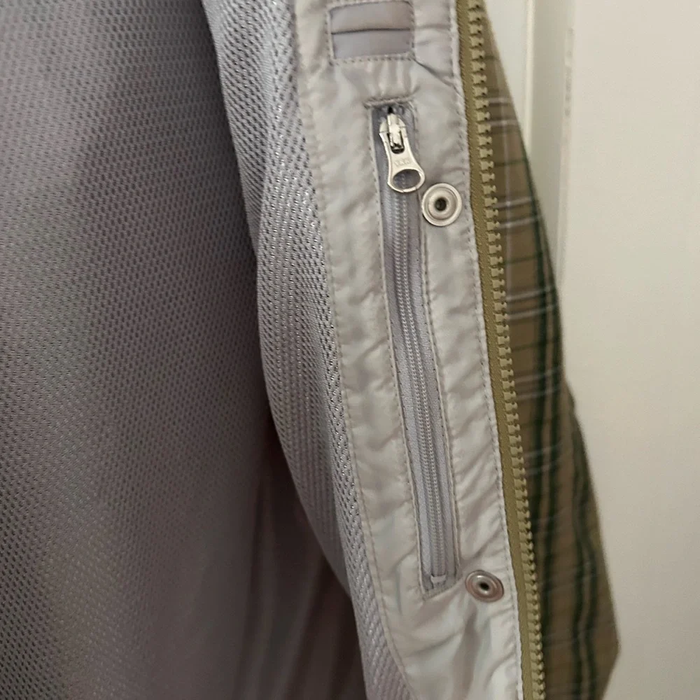 EUC NIKE SNOWBOARDING Plaid Hooded Jacket with Button/zipper closure, many pkts - Picture 7 of 10